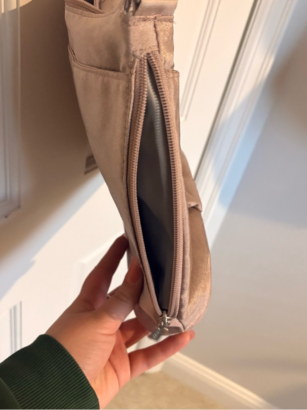 Baggallini Helsinki Crossbody Hobo Bag Dusty Pink purse detachable strap - Picture 10 of 11